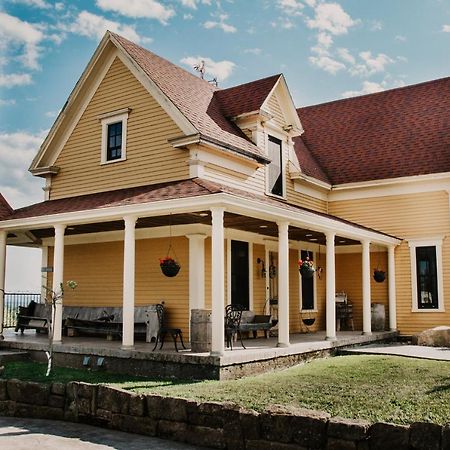 Отель Magnetic Hill Winery Монктон Экстерьер фото